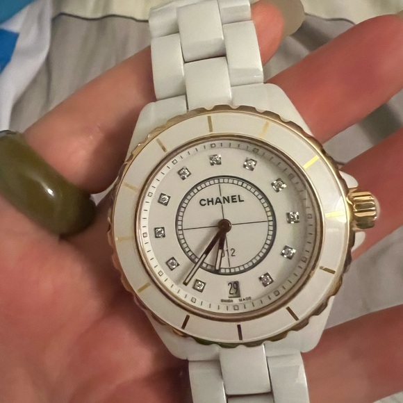 Authentic Chanel J12 watch model H2180 - Picture 4 of 6